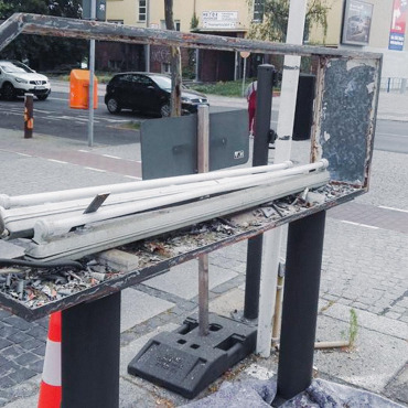 Mobile Behandlungseinheit des DRK während der Modernisierung im Außenbereich
