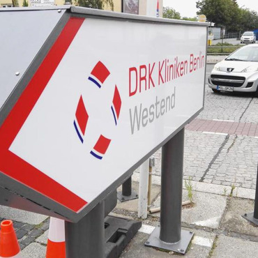 Aussenwerbung der DRK-Klinik nach der Modernisierung