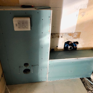 Installationsschacht für die technische Gebäudeausrüstung im Trockenbau