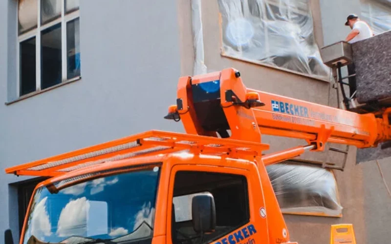 Vom Rollgerüst bis zum Fassadenanstrich. Wir führen professionell Ihre Außenarbeiten durch.